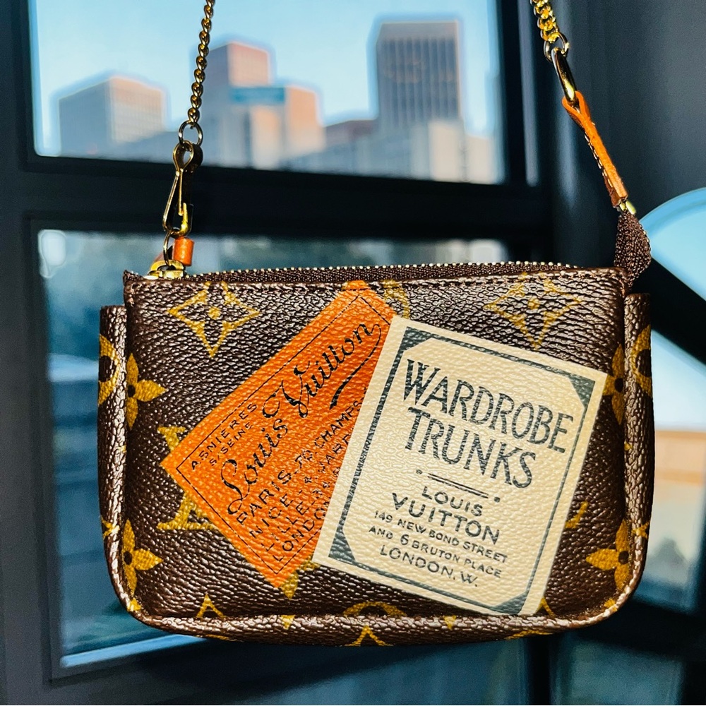 Louis Vuitton: Wardrobe Trunks Travel Patches Limited Edition Mini Pochette Bag - Picture 4 of 14